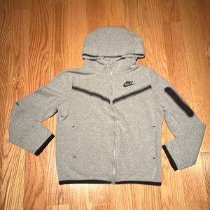 Nike elite boys zip up hoodie size M